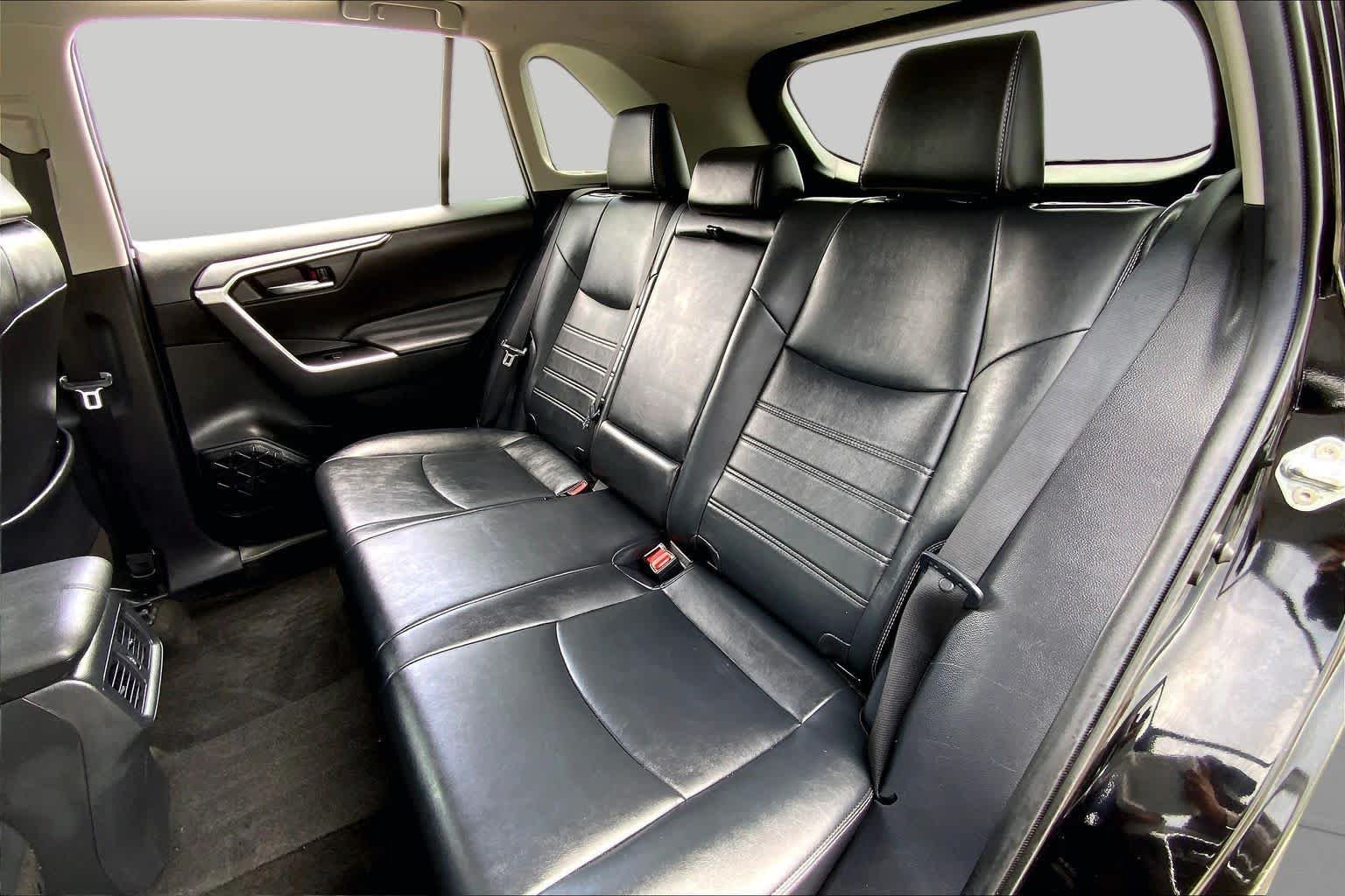 Used 2021 Midnight Black Metallic Toyota XLE Premium image 20