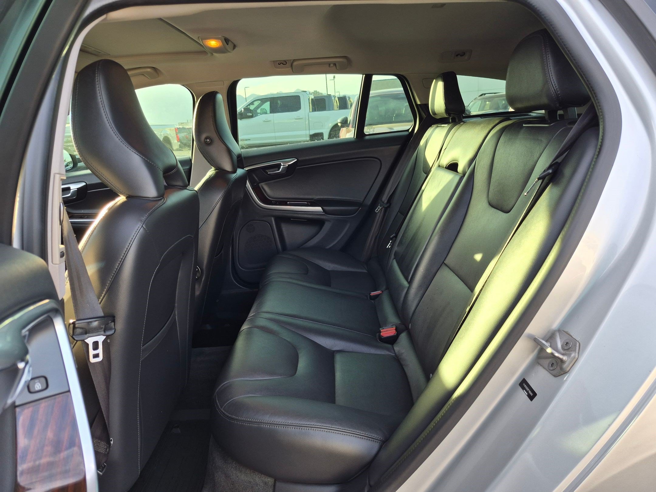 Used 2015 Bright Silver Metallic Volvo T5 Platinum image 28