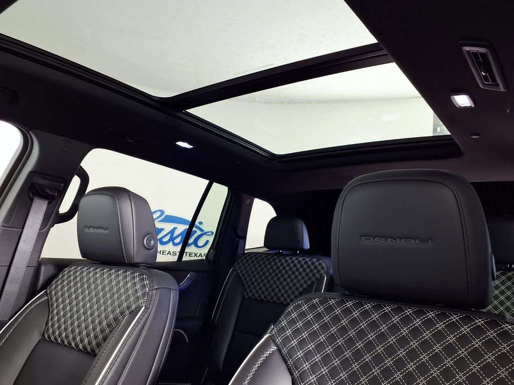 2026 GMC Acadia Denali - Photo 14