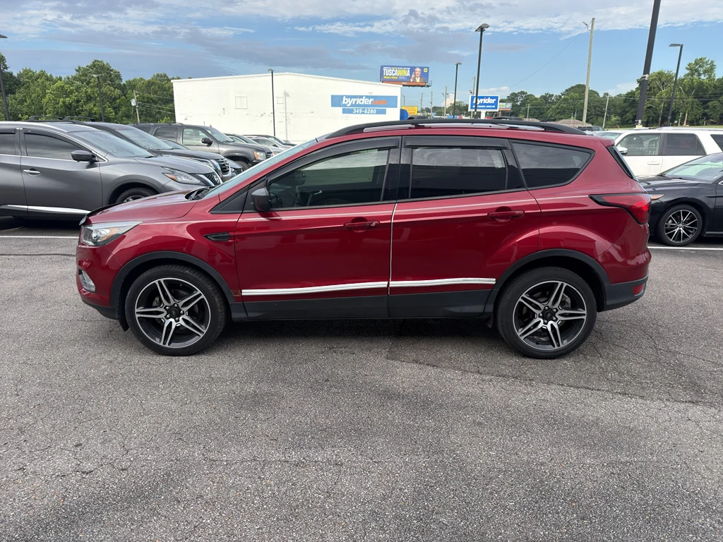 Used 2019 RED Ford SEL image 3