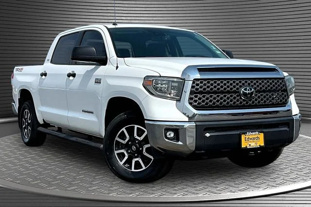 Used 2018 White Toyota SR5 image 3