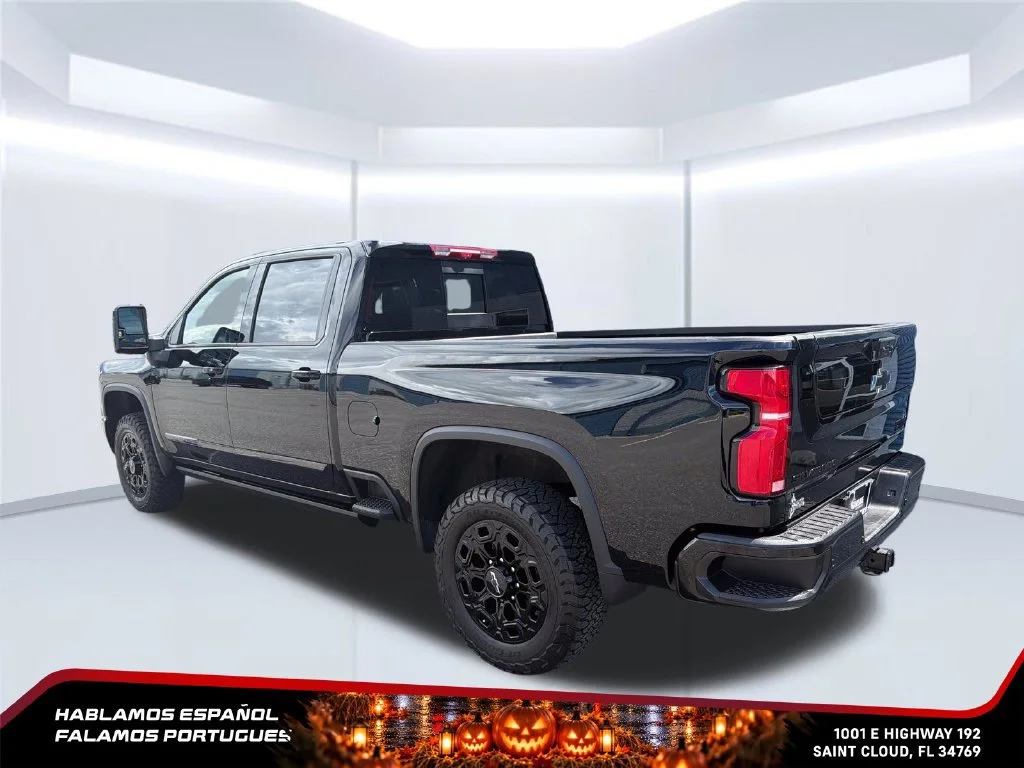 Used 2024 Black Chevrolet High Country image 3