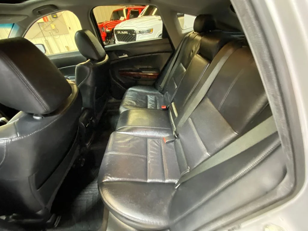 Used 2012 Silver Honda EX-L image 24
