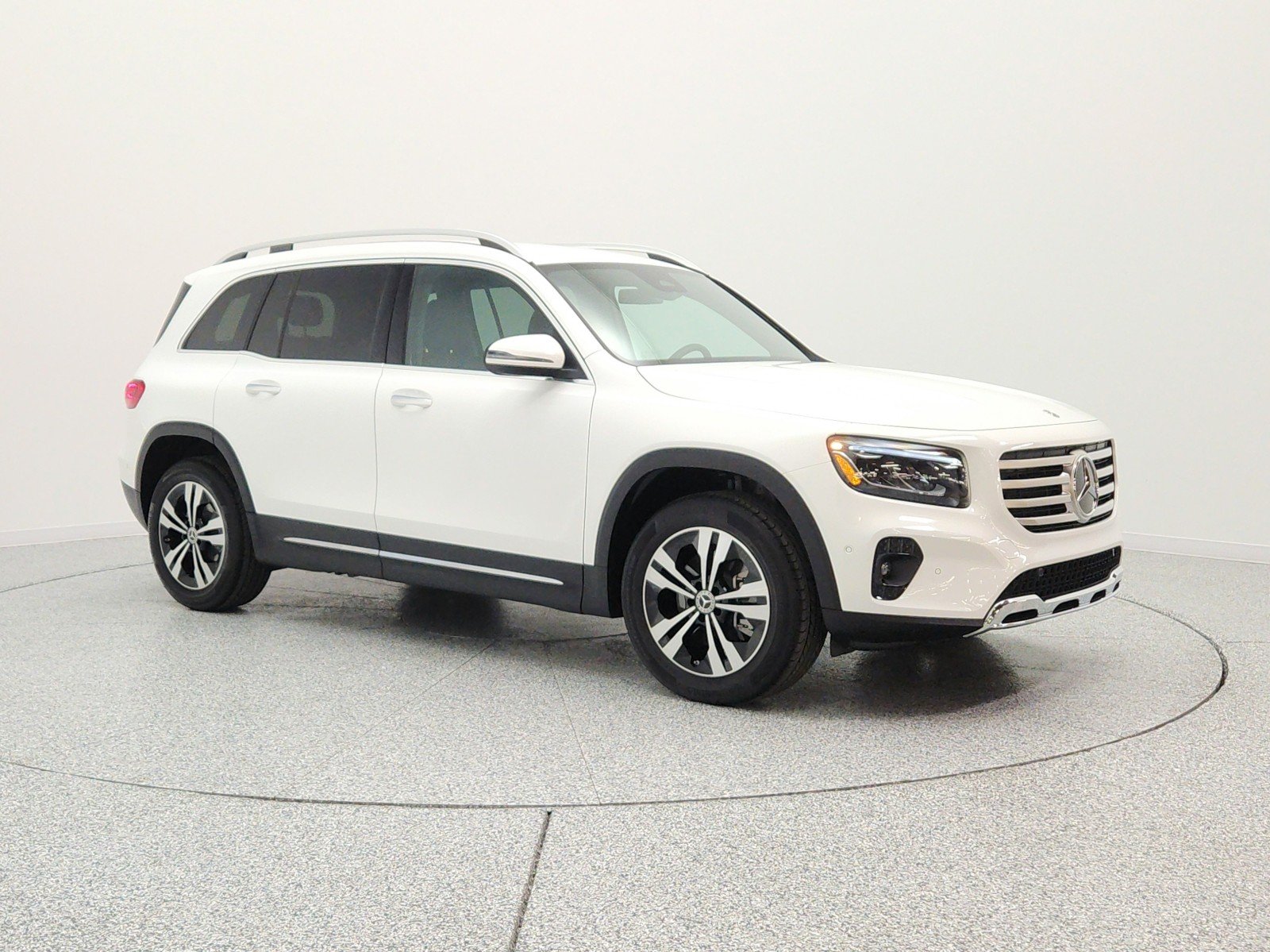 Used 2025 Polar White Mercedes-Benz GLB 250 SUV image 3