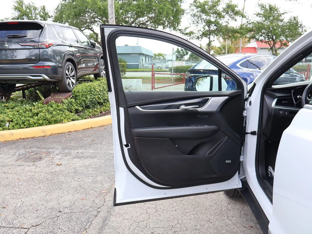 Used 2024 White Cadillac Premium Luxury image 27