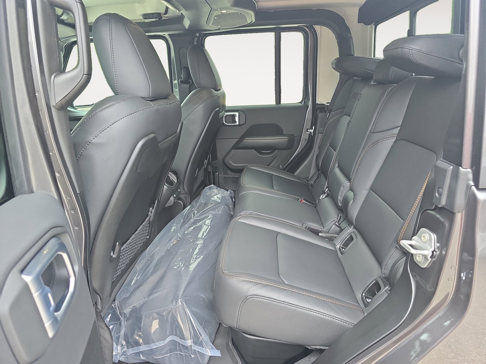 New 2026 Granite Crystal Metallic Clearcoat Jeep Texas Trail image 22