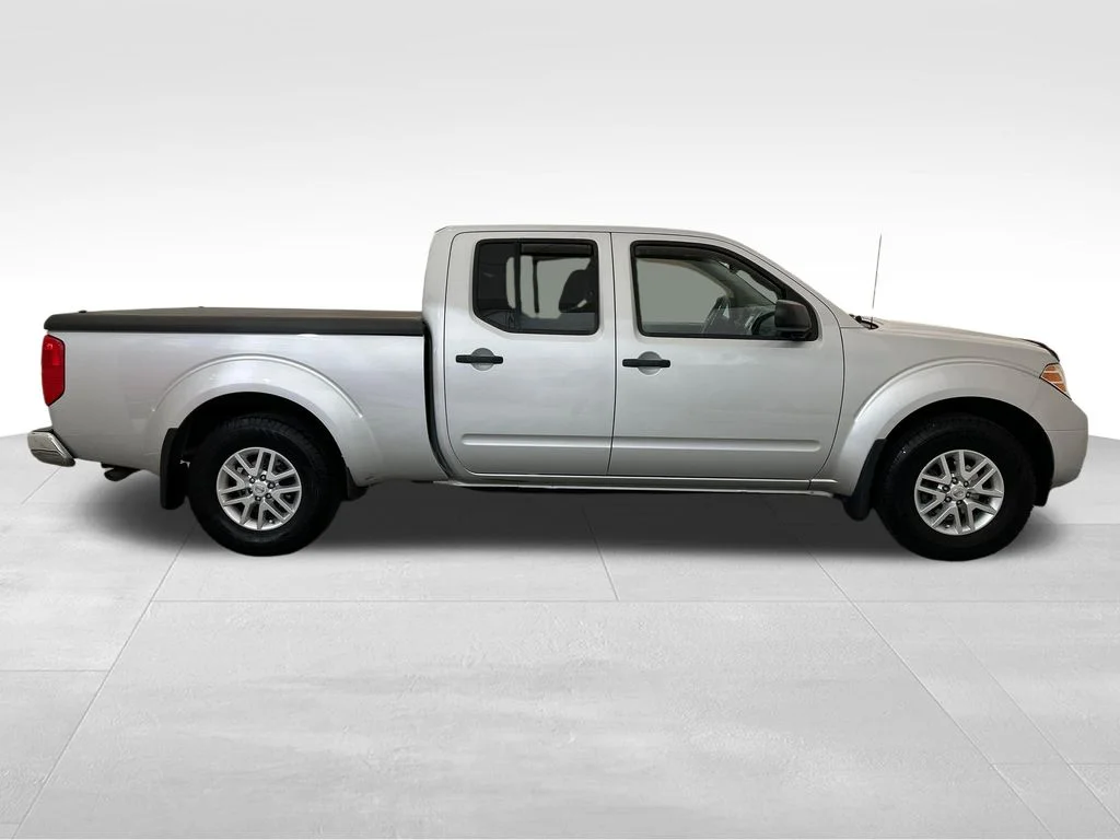 Used 2017 Silver Nissan SV image 8