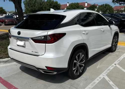 Used 2021 Eminent White Pearl Lexus  image 3