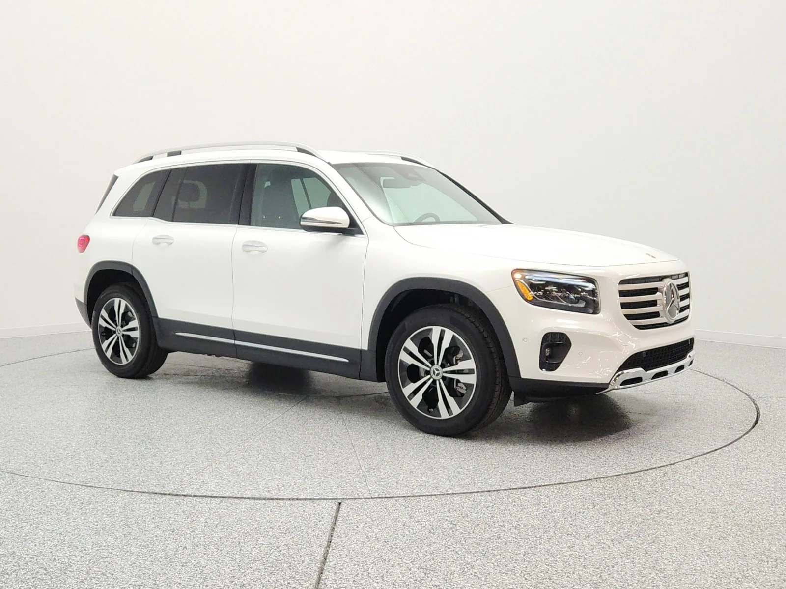 Used 2025 Polar White Mercedes-Benz GLB 250 SUV image 3