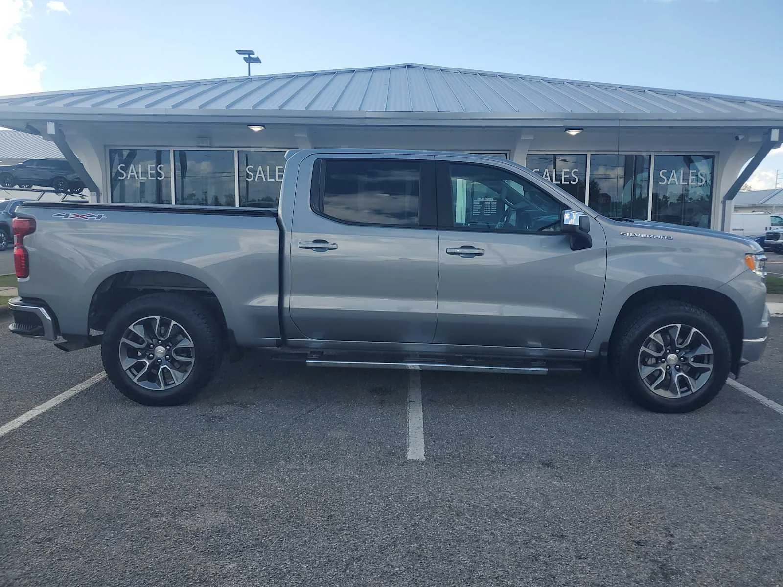 Used 2023 STERLING GRAY METALLIC Chevrolet LT image 9