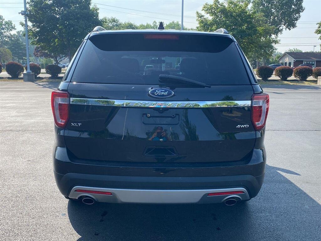 Used 2017 Shadow Black Ford XLT image 9
