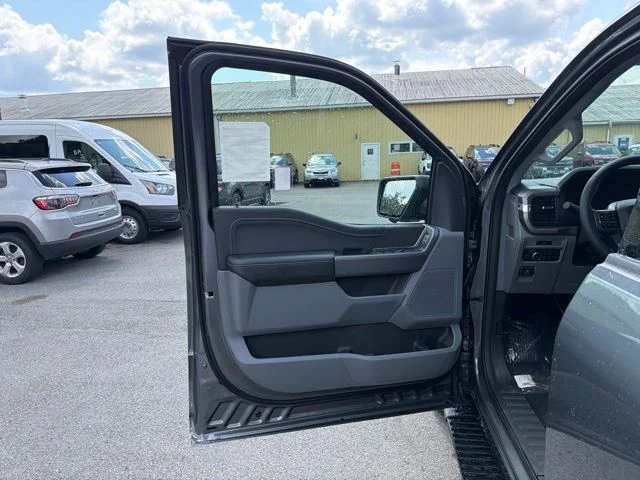 New 2026 Carbonized Gray Metallic Ford XLT image 13