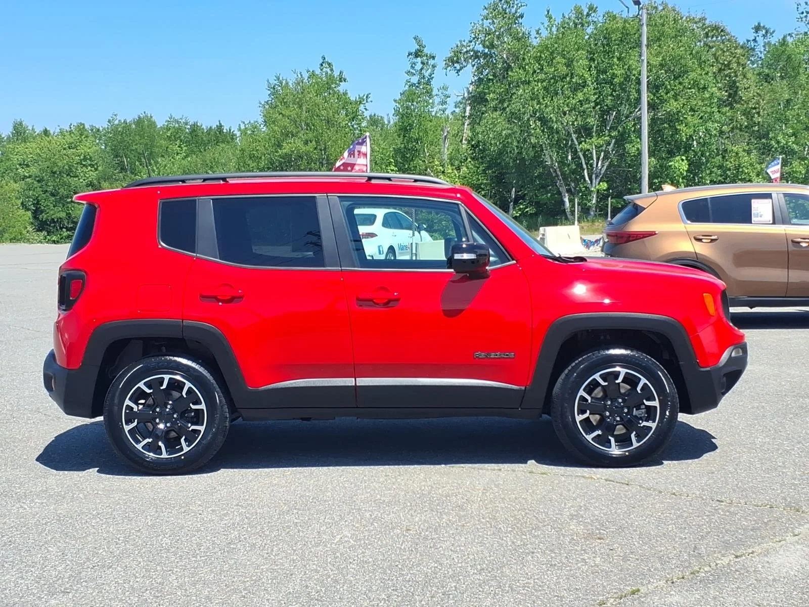 Used 2023 Colorado Red Jeep Latitude image 4