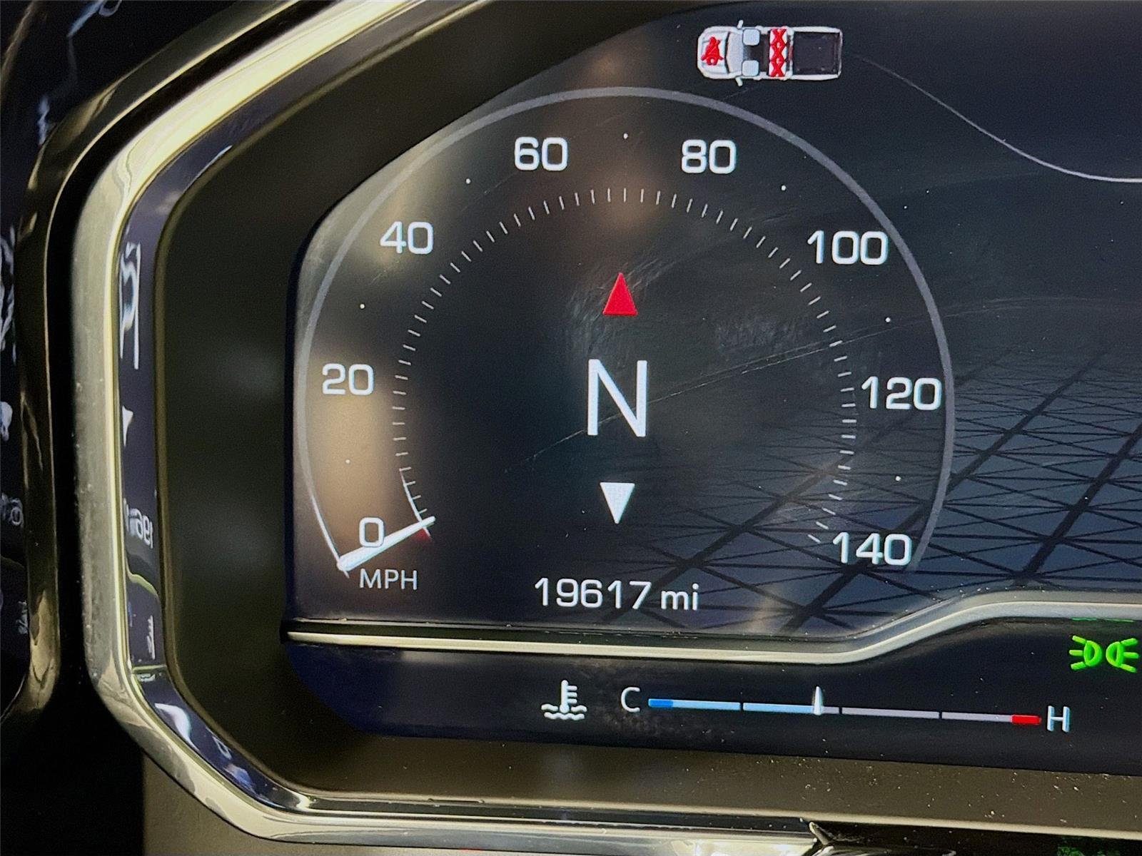 Used 2024 Summit White GMC Elevation image 13