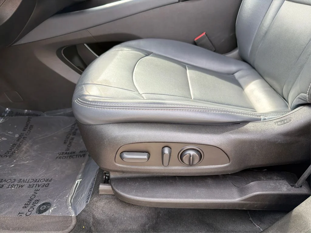 Used 2022 White Buick Essence image 18