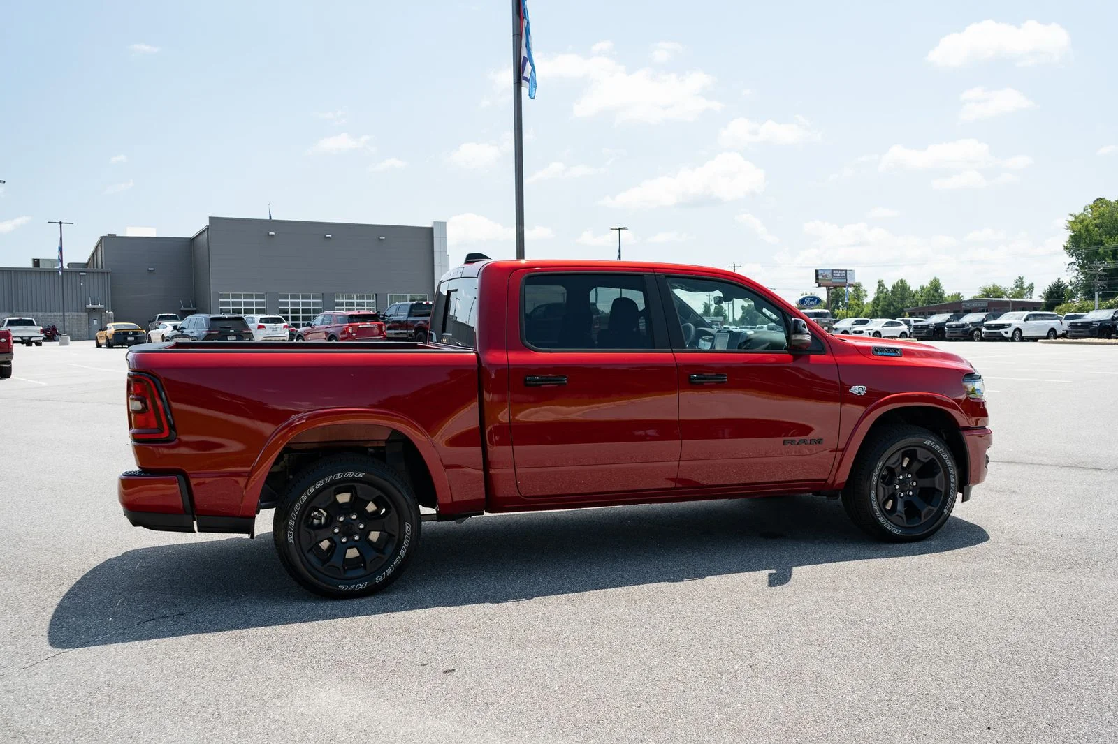 New 2026 Molten Red Pearl-Coat Exterior Paint RAM Big Horn/Lone Star image 10