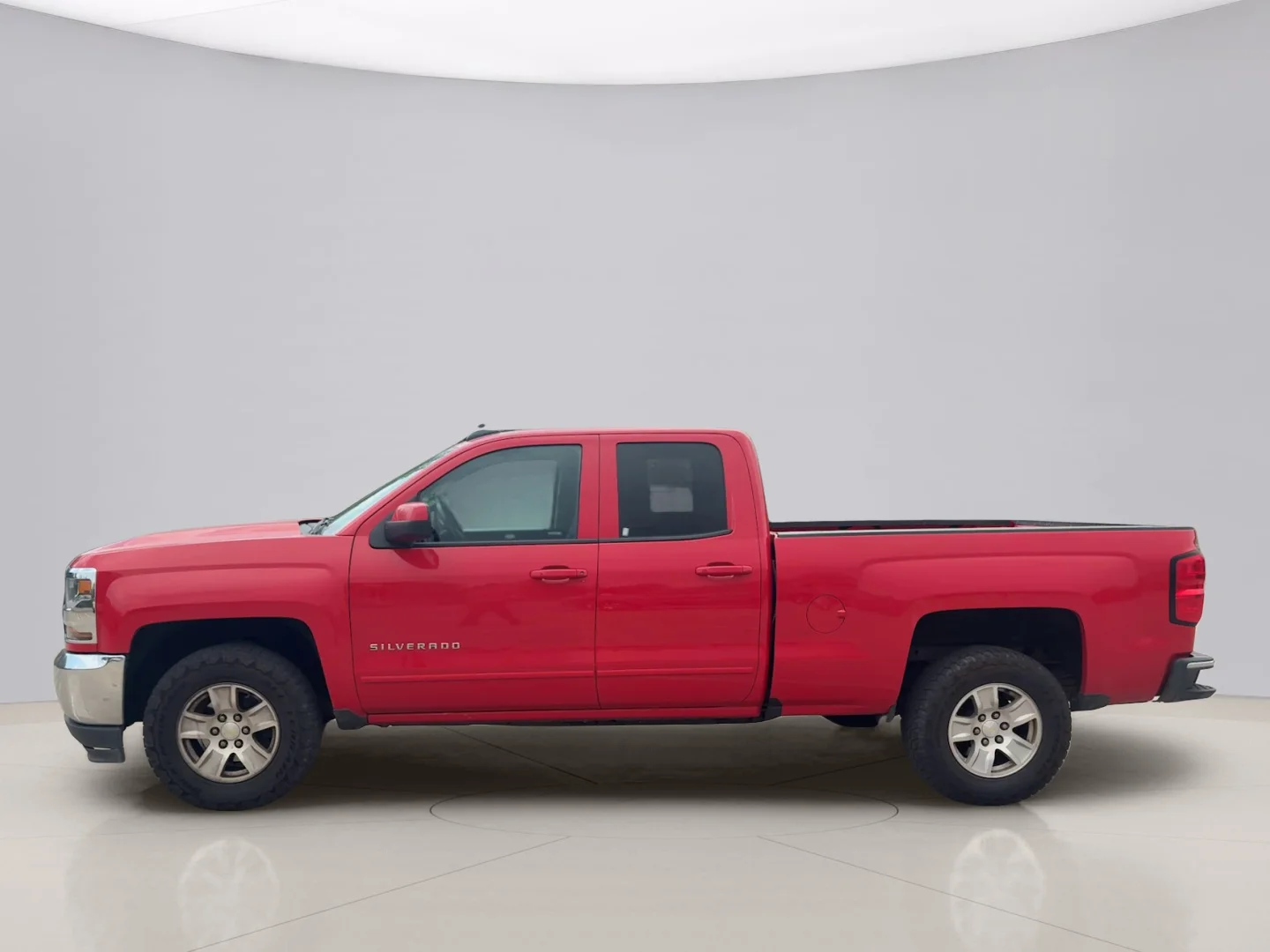 Used 2018 Red Chevrolet LT image 2