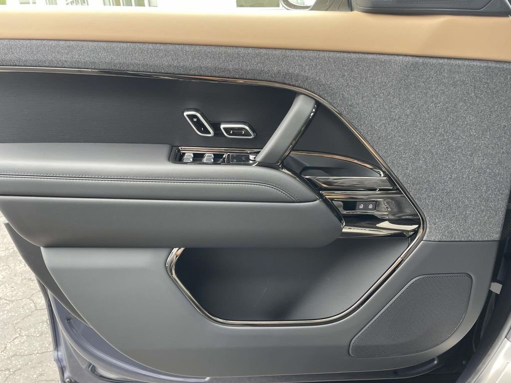 New 2026 Varesine Blue Land Rover Dynamic SE image 31