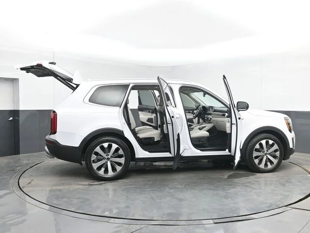 Used 2021 White Kia EX image 52