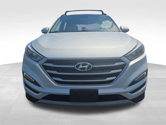 Used 2017 Silver Hyundai Value image 9