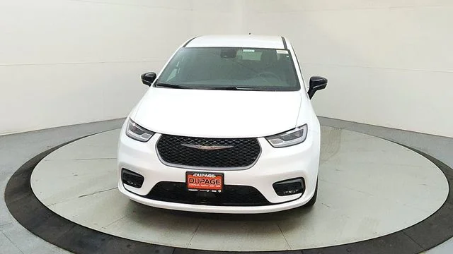 New 2026 Bright White Clear-Coat Exterior Paint Chrysler Select image 2