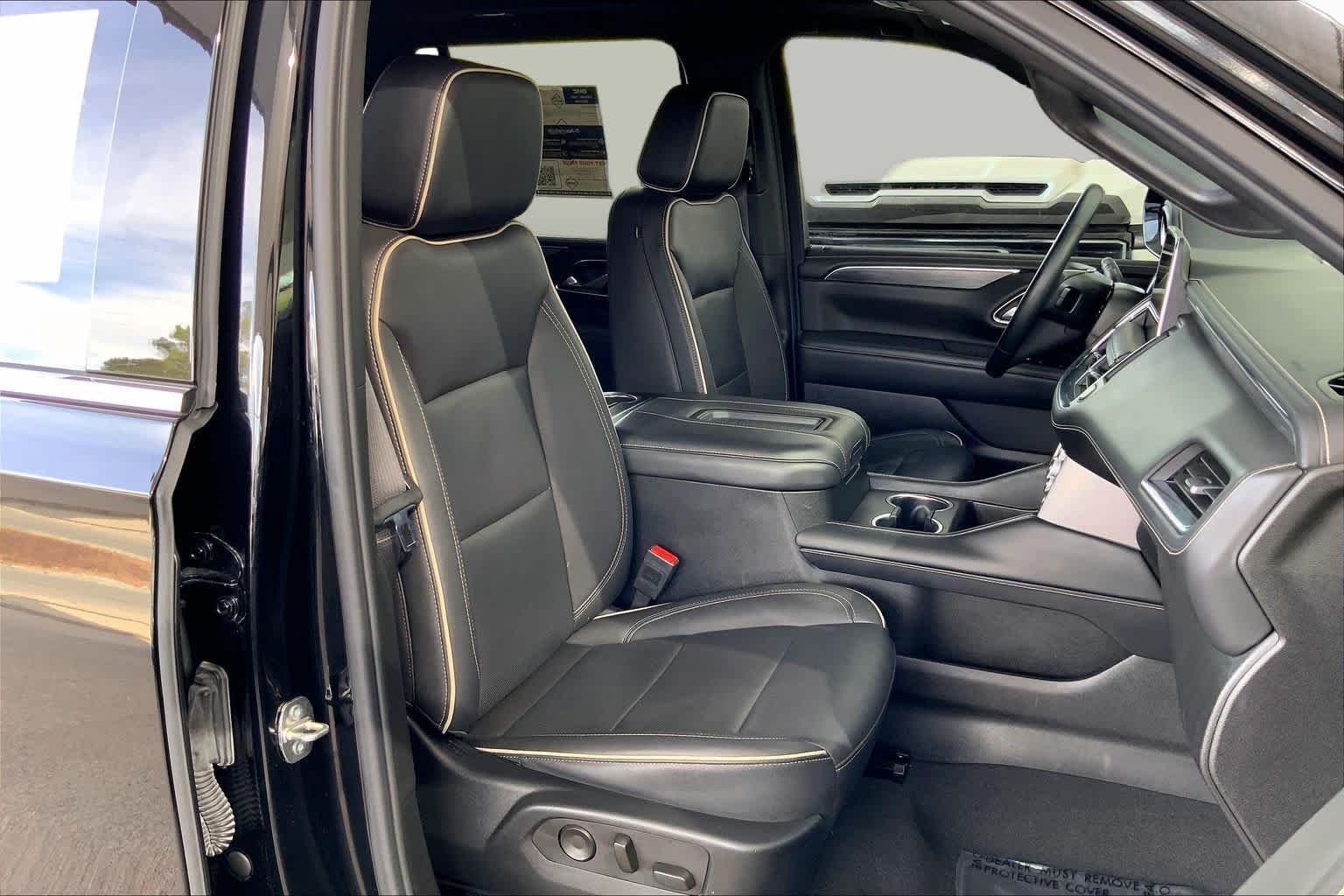 Used 2024 Onyx Black GMC SLT image 9