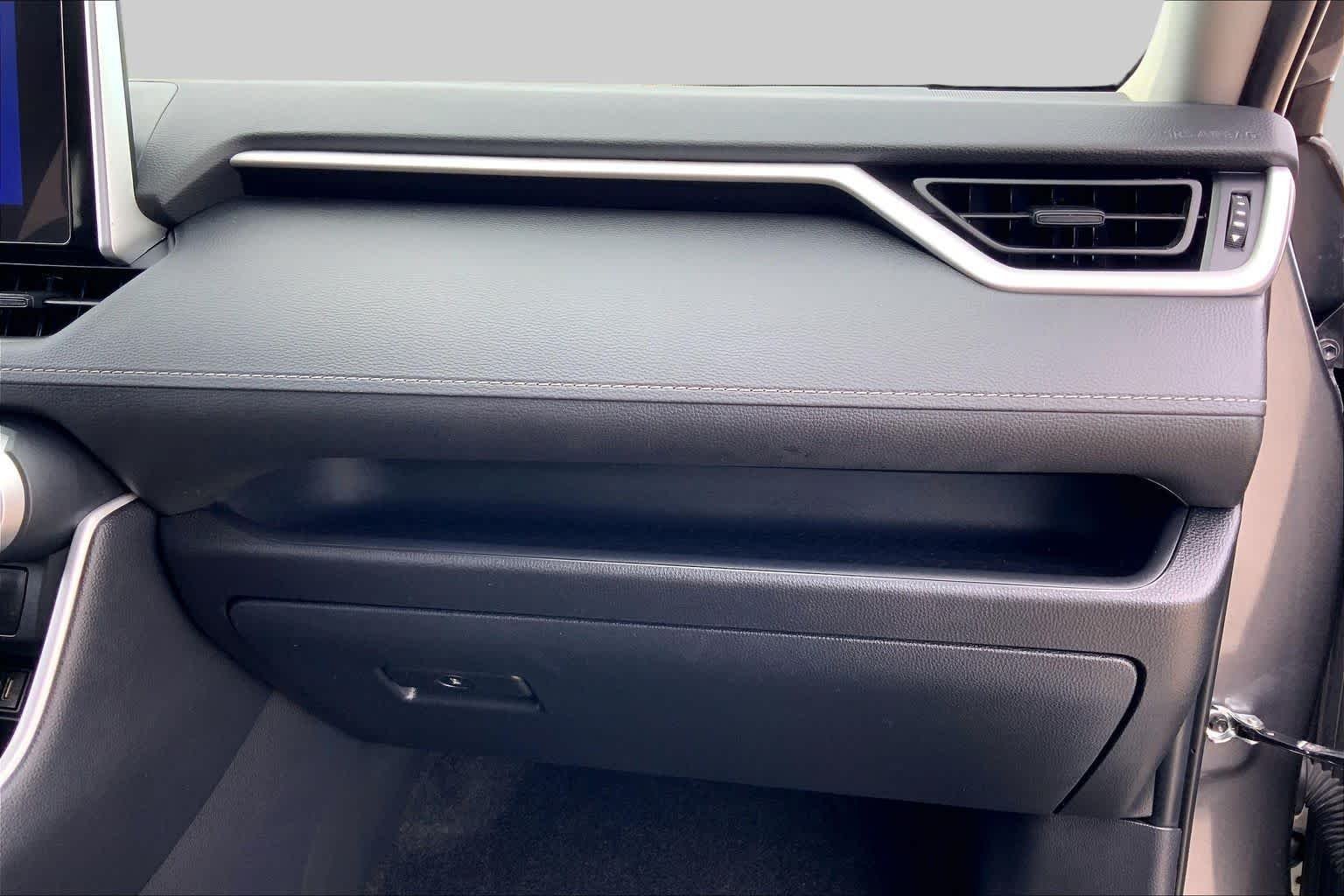 Used 2025 Magnetic Gray Metallic Toyota Hybrid XLE image 34