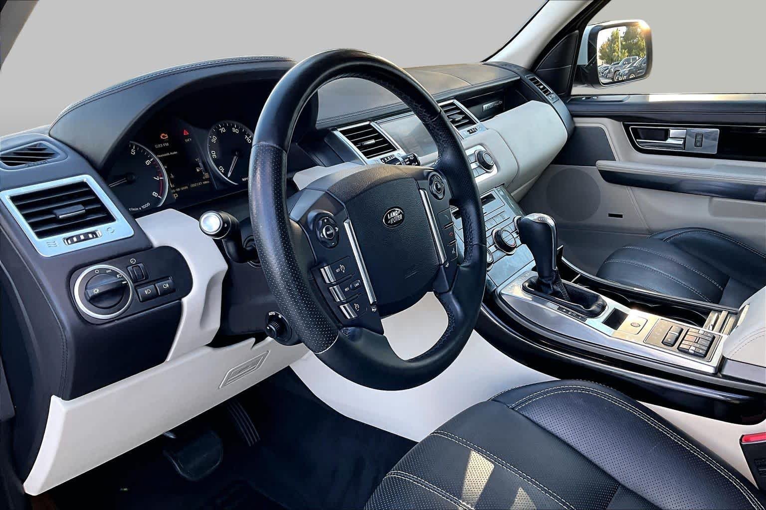 Used 2013 Fuji White Land Rover HSE LUX image 16