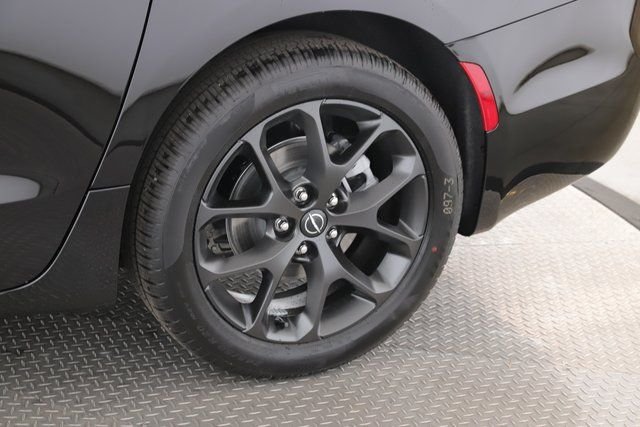 2026 Chrysler Pacifica Select - Photo 14