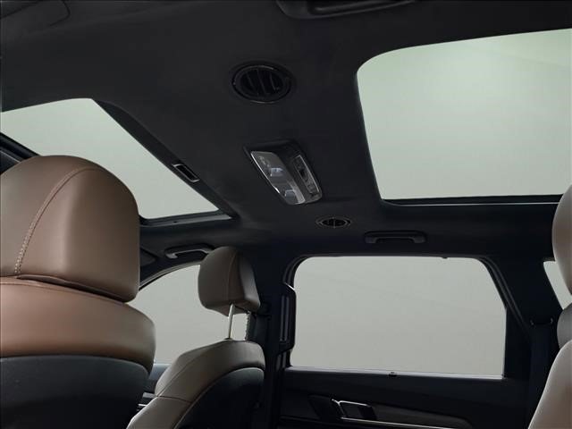 Used 2022 Wolf Gray Kia SX image 14