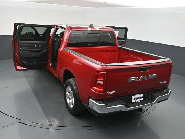 New 2026 Molten Red Pearl-Coat Exterior Paint RAM Tradesman image 51