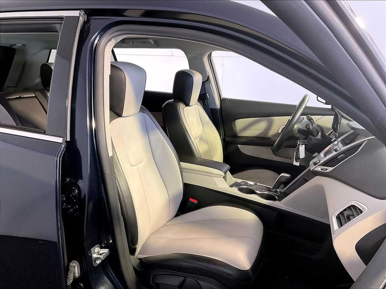 Used 2015 Dark Sapphire Blue Metallic GMC SLT image 18