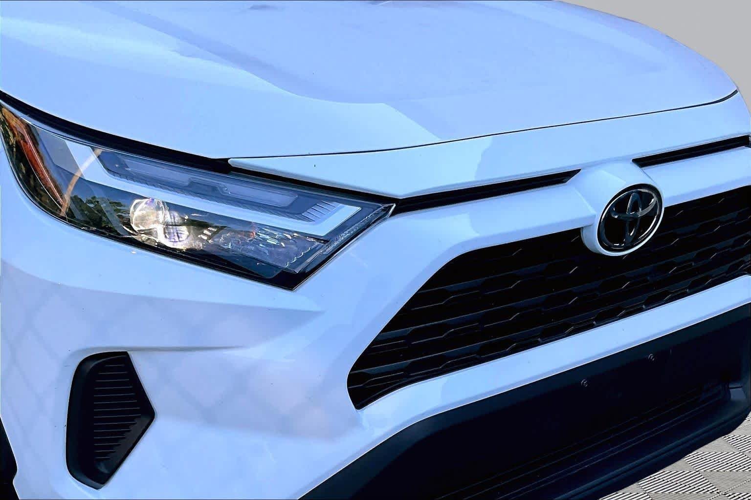 Used 2025 Ice Cap Toyota XLE image 30