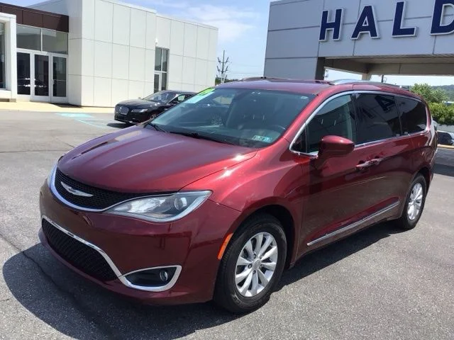 Used 2019 Velvet Red Pearlcoat Chrysler Touring L image 2