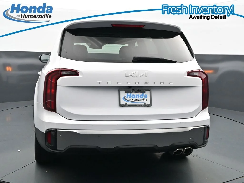 Used 2025 White Pearl Kia S image 8