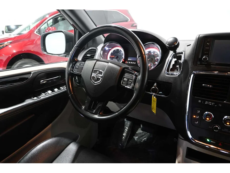 Used 2020 RED Dodge SXT Mobility Handicap Van image 25