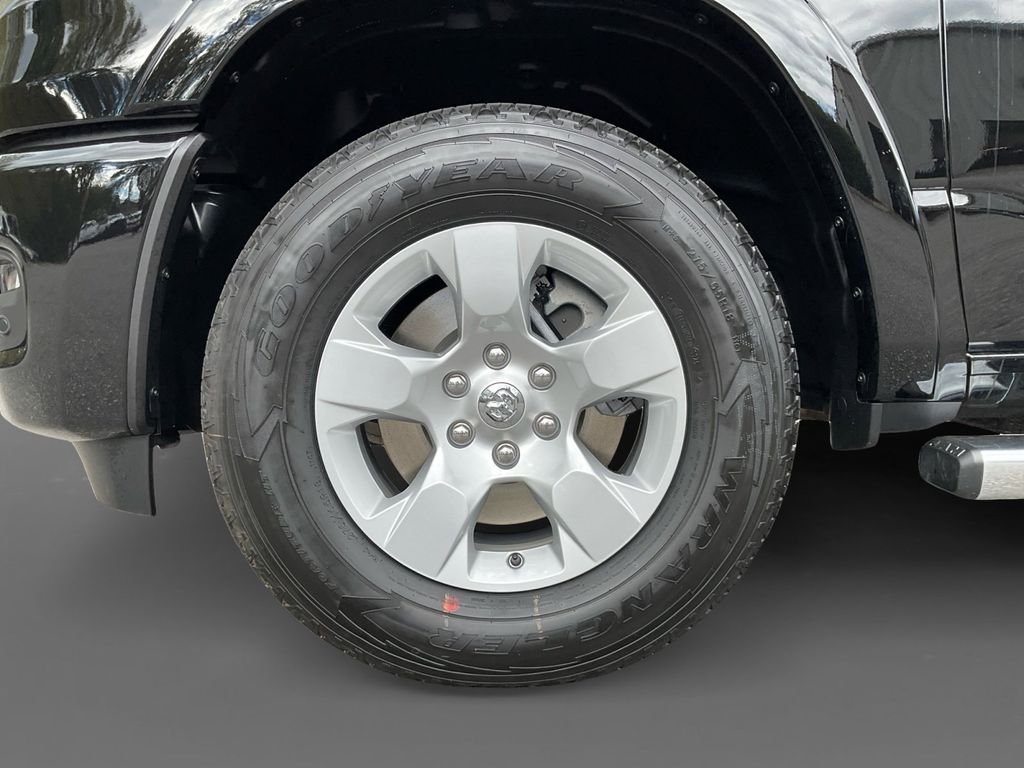 New 2026 Diamond Black Crystal Pearlcoat RAM Big Horn/Lone Star image 16