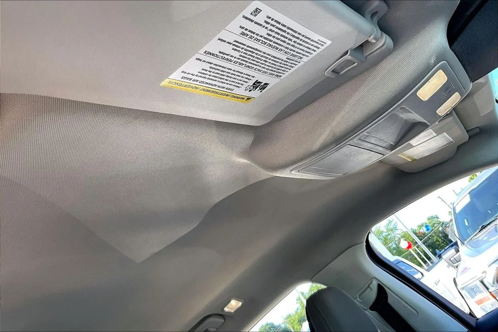 Used 2022 Black Ford SE image 21