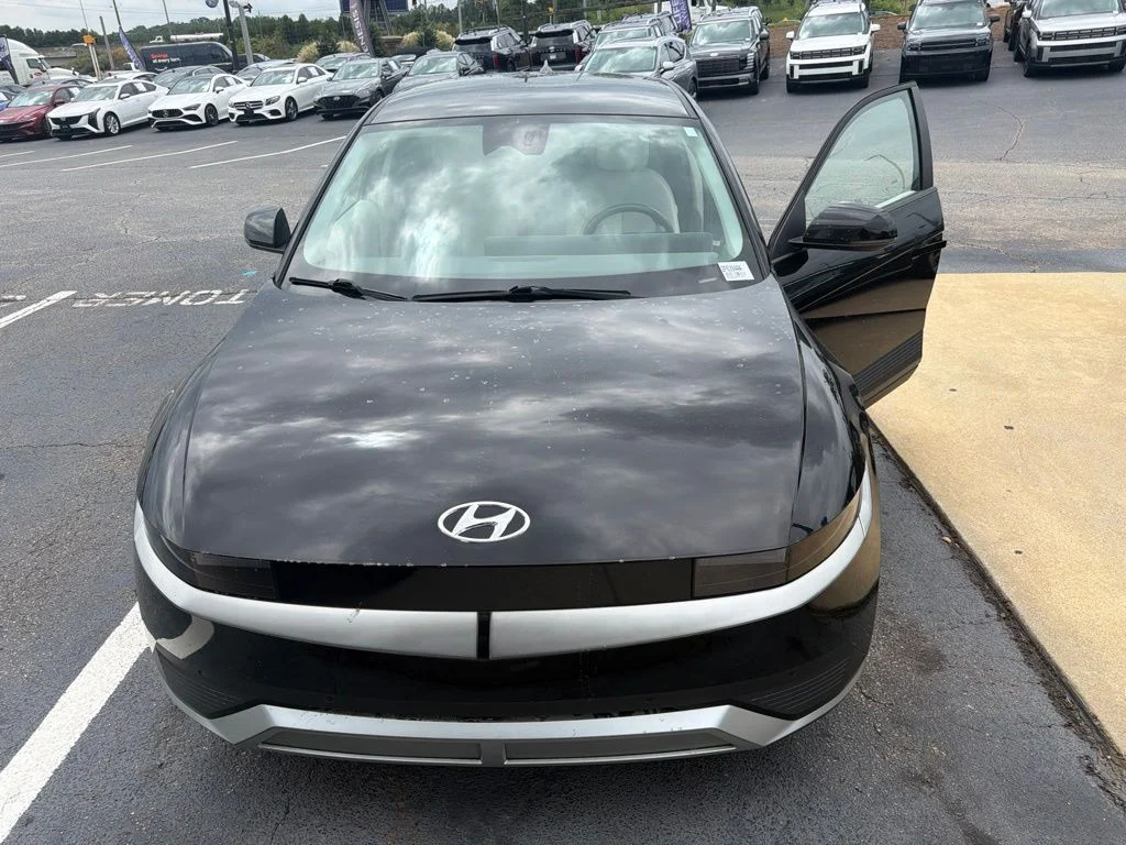 Used 2022 Black Hyundai SEL image 1