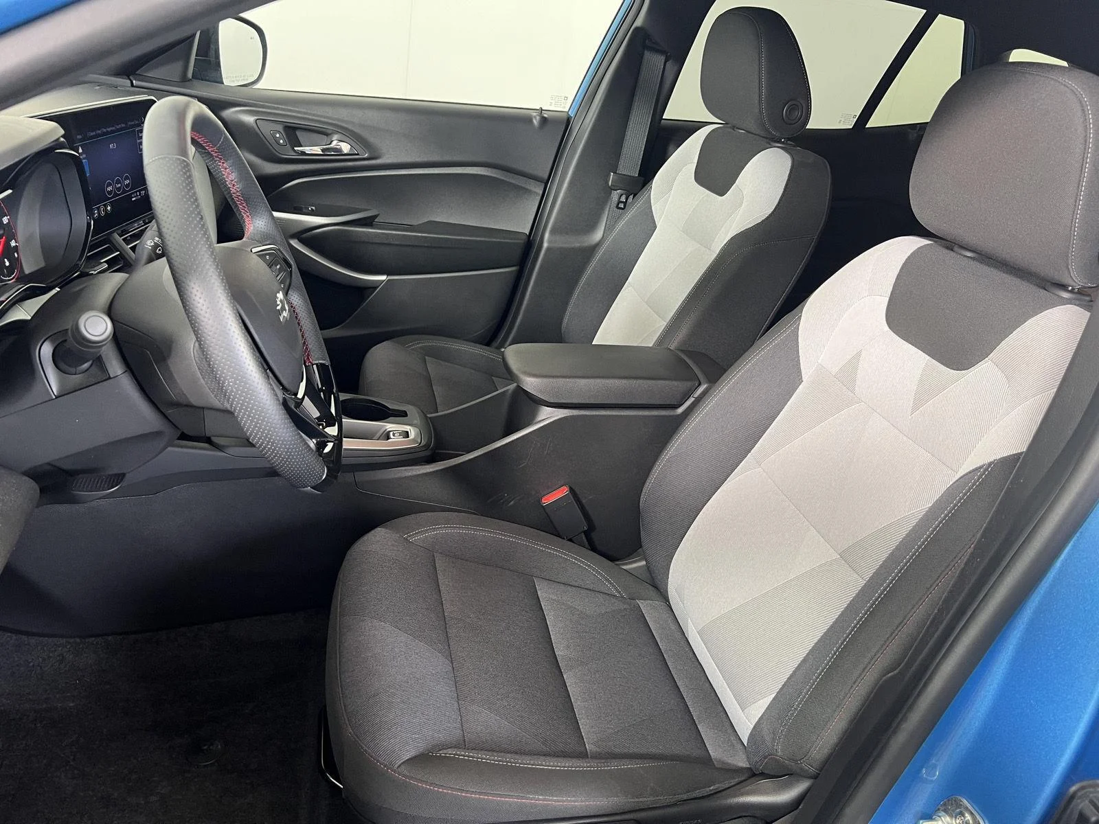 Used 2025 Marina Blue Metallic Chevrolet 1RS image 4
