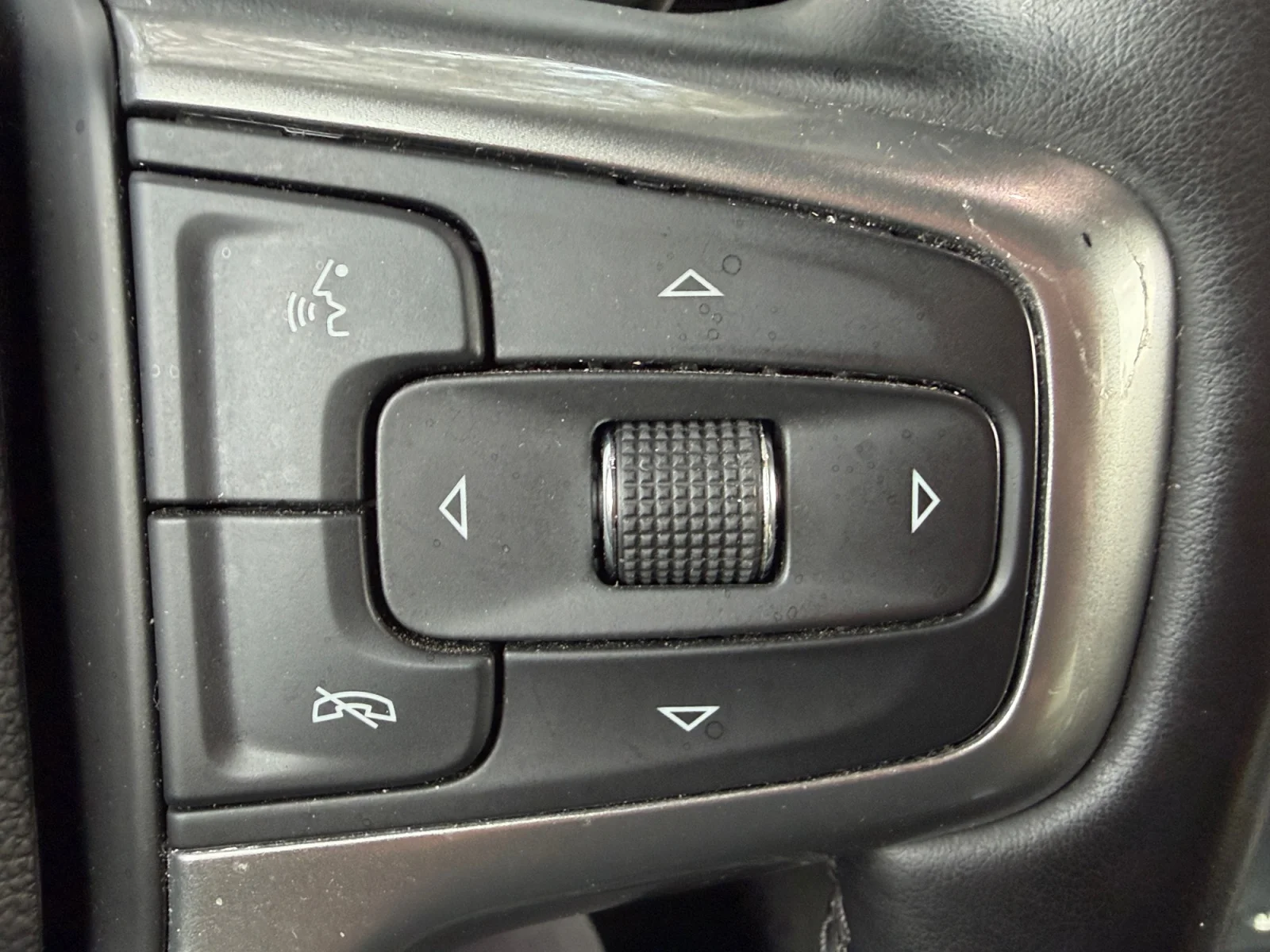 Used 2025 Summit White Chevrolet LT image 24