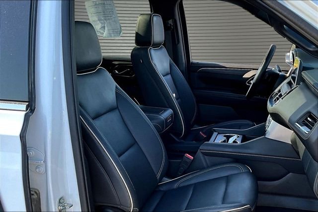 Used 2023 White GMC SLT image 30