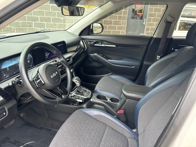 Used 2024 White Kia S image 15