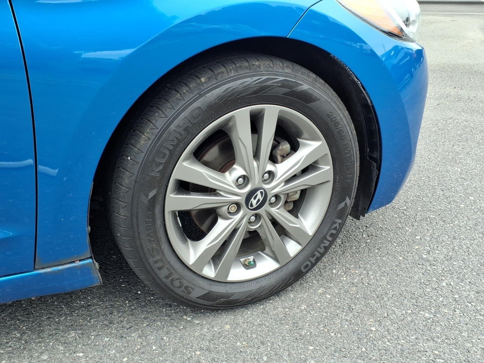 Used 2017 Electric Blue Hyundai SE image 11