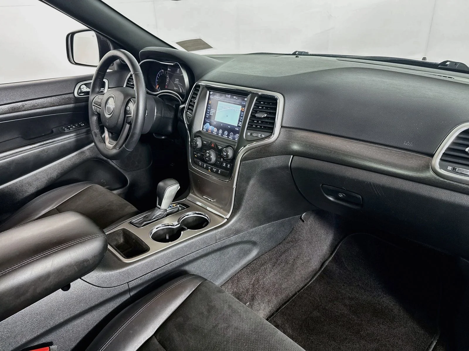 Used 2018 Gray Jeep Altitude image 29