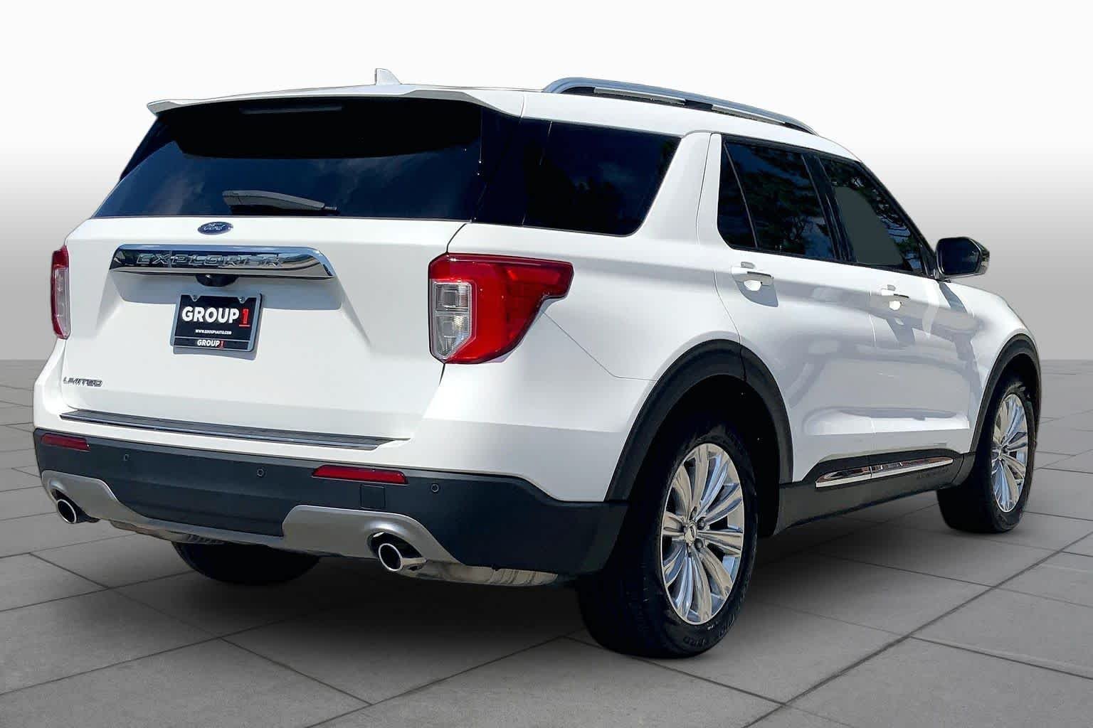 Used 2022 Star White Metallic Tri-Coat Ford Limited image 13