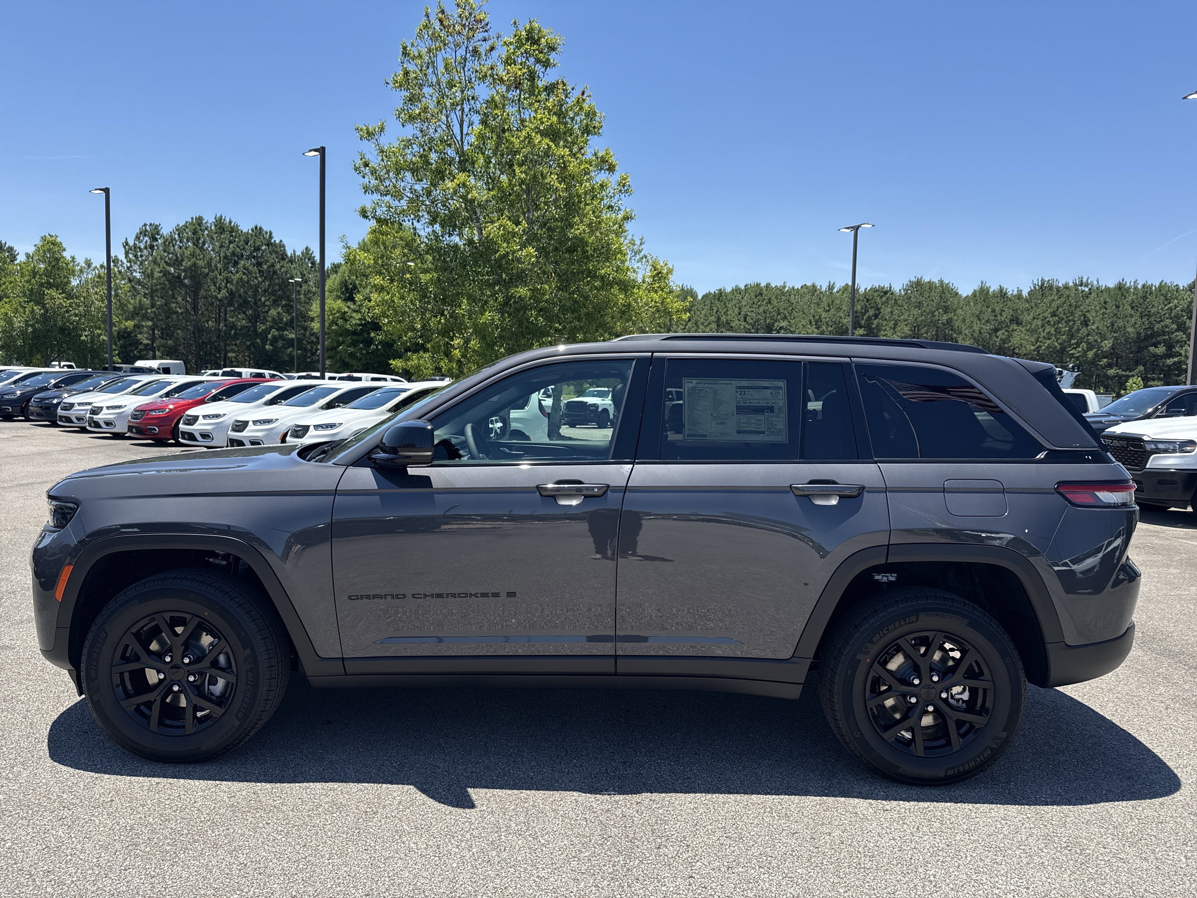 New 2026 Baltic Gray Metallic Clear-Coat Exterior Paint Jeep Altitude image 4