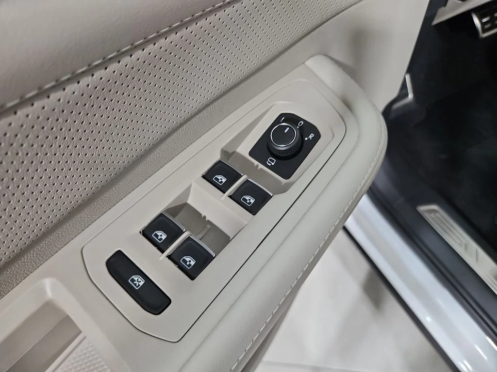 New 2026 White/off-white Volkswagen 2.0T SEL Premium R-Line image 11