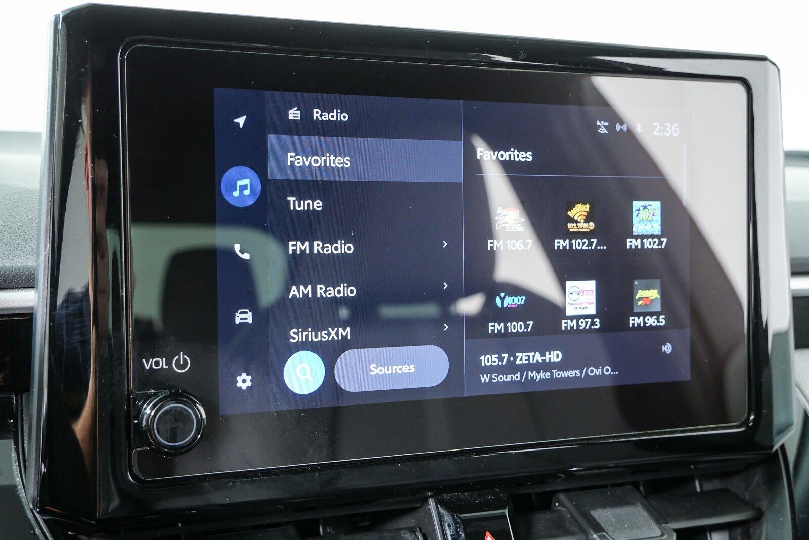 2025 Toyota Corolla SE - Photo 13