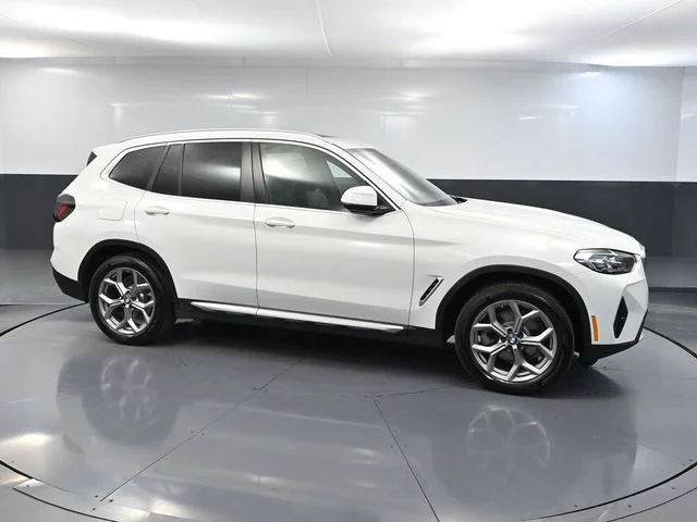 Used 2023 White BMW xDrive30i image 4